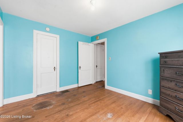 1125 Berry Blvd, Louisville, KY 40215