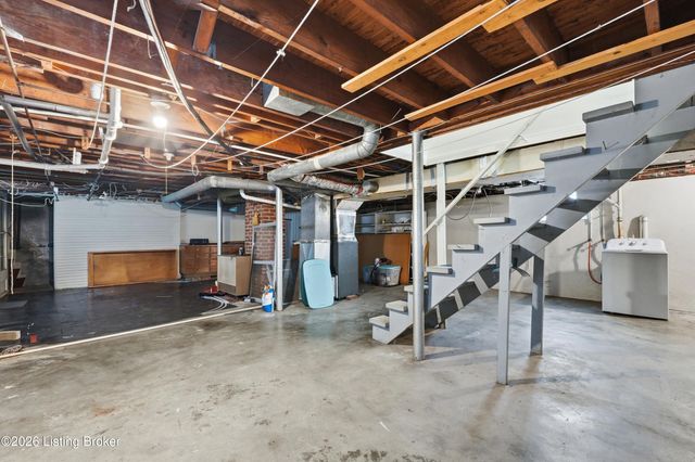 1125 Berry Blvd, Louisville, KY 40215