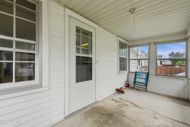 1125 Berry Blvd, Louisville, KY 40215
