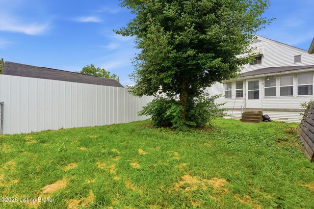 1125 Berry Blvd, Louisville, KY 40215