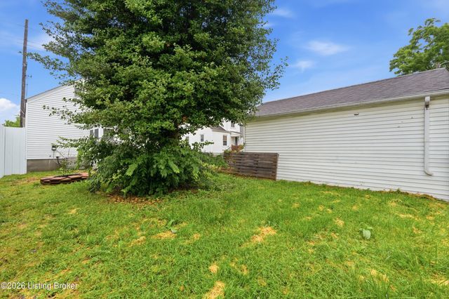 1125 Berry Blvd, Louisville, KY 40215