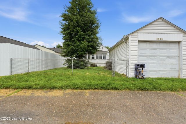 1125 Berry Blvd, Louisville, KY 40215