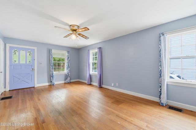 1125 Berry Blvd, Louisville, KY 40215