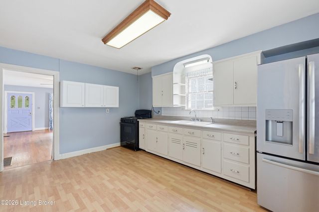 1125 Berry Blvd, Louisville, KY 40215