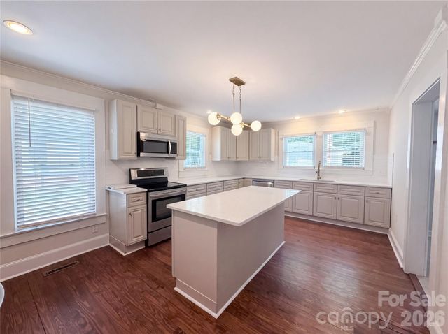 329 W Mclelland Avenue, Mooresville, NC 28115