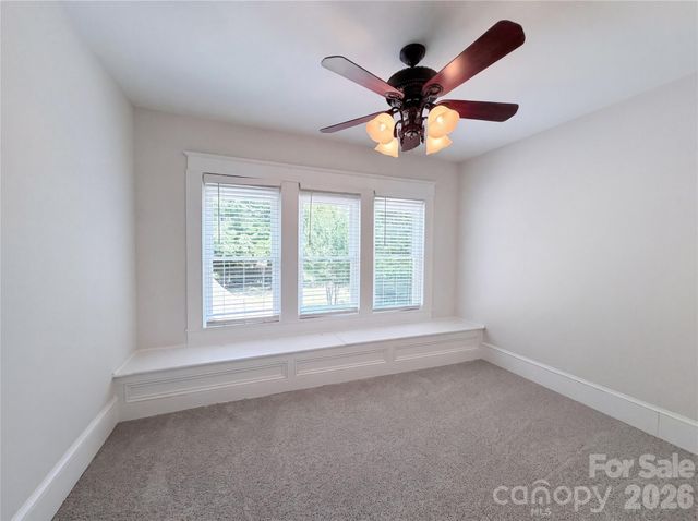 329 W Mclelland Avenue, Mooresville, NC 28115