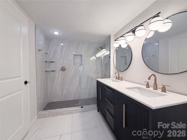 329 W Mclelland Avenue, Mooresville, NC 28115