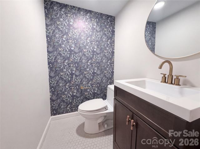 329 W Mclelland Avenue, Mooresville, NC 28115