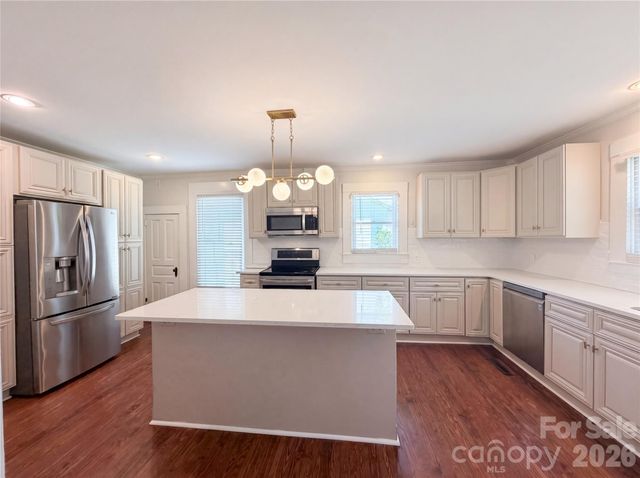 329 W Mclelland Avenue, Mooresville, NC 28115