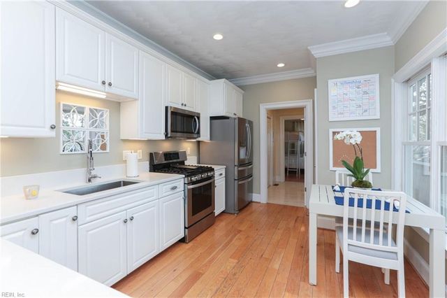 822 W Ocean View AVE, Norfolk, VA 23503