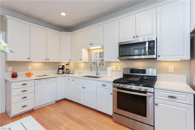 822 W Ocean View AVE, Norfolk, VA 23503