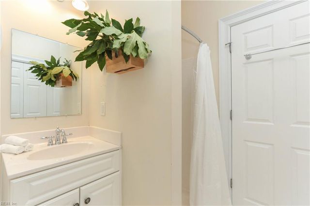 822 W Ocean View AVE, Norfolk, VA 23503