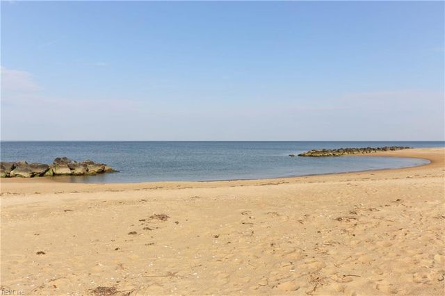 822 W Ocean View AVE, Norfolk, VA 23503