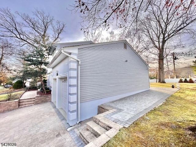 8 Constitution Ct, East Brunswick Twp., NJ 08816