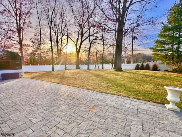 8 Constitution Ct, East Brunswick Twp., NJ 08816