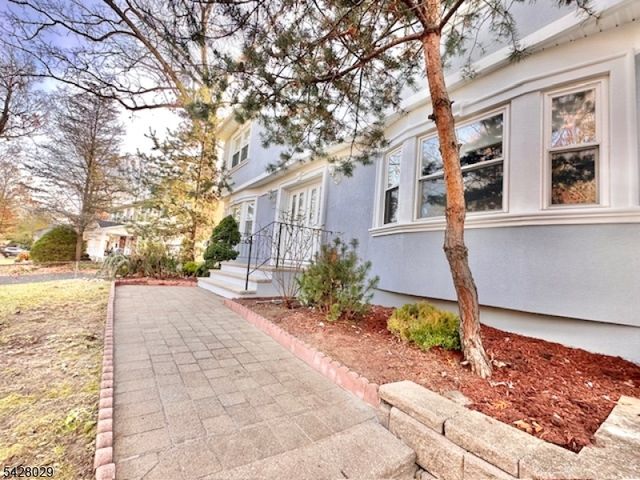 8 Constitution Ct, East Brunswick Twp., NJ 08816