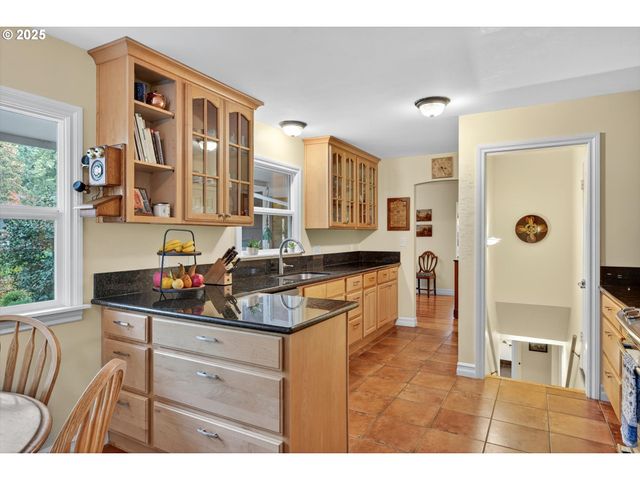 675 10TH St, Lake Oswego, OR 97034