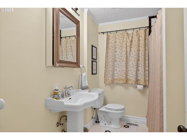 675 10TH St, Lake Oswego, OR 97034