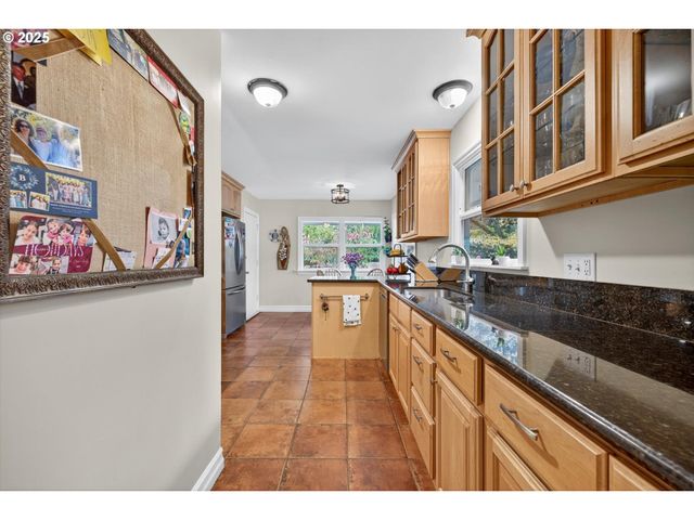 675 10TH St, Lake Oswego, OR 97034