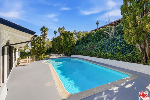 3465 Valley Meadow Road, Sherman Oaks, CA 91403