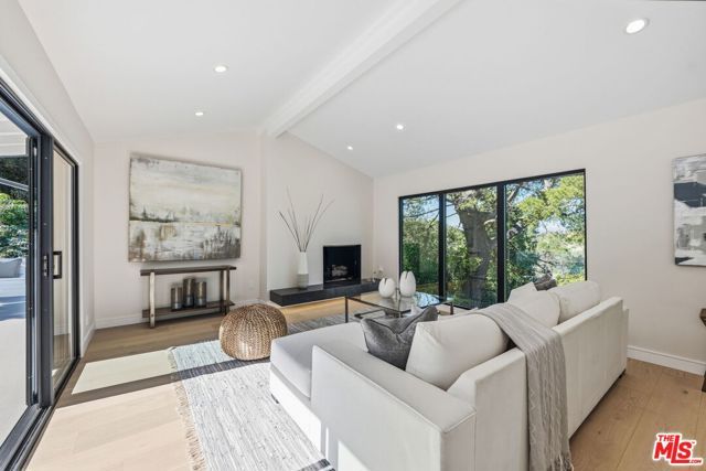 3465 Valley Meadow Road, Sherman Oaks, CA 91403