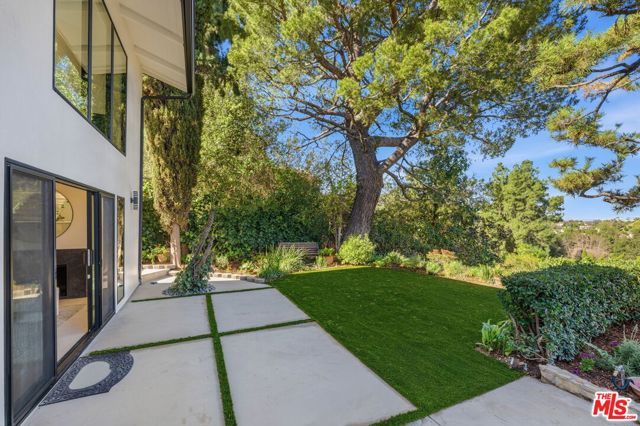 3465 Valley Meadow Road, Sherman Oaks, CA 91403