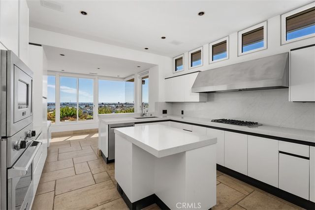 1535 Dolphin Terrace, Corona Del Mar, CA 92625