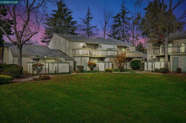 2890 Treat Blvd 5, Concord, CA 94518