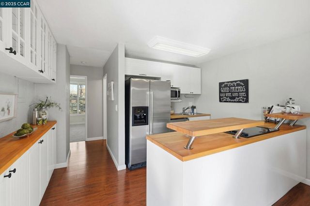 2890 Treat Blvd 5, Concord, CA 94518