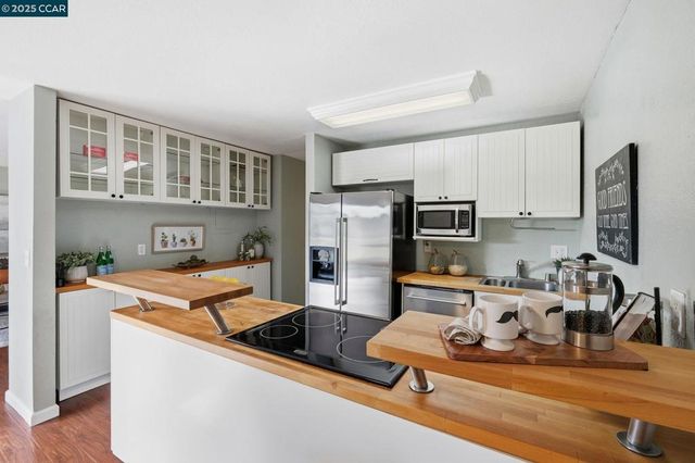 2890 Treat Blvd 5, Concord, CA 94518