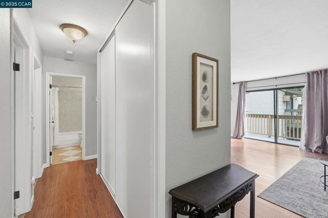 2890 Treat Blvd 5, Concord, CA 94518