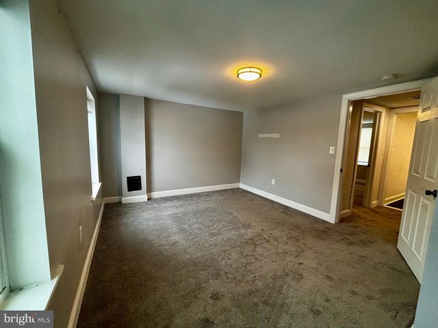 4 3RD ST, Brookhaven, PA 19015