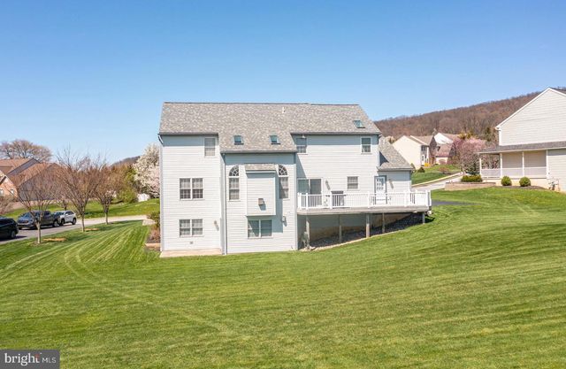 110 ORCHARD VIEW DR, Douglassville, PA 19518