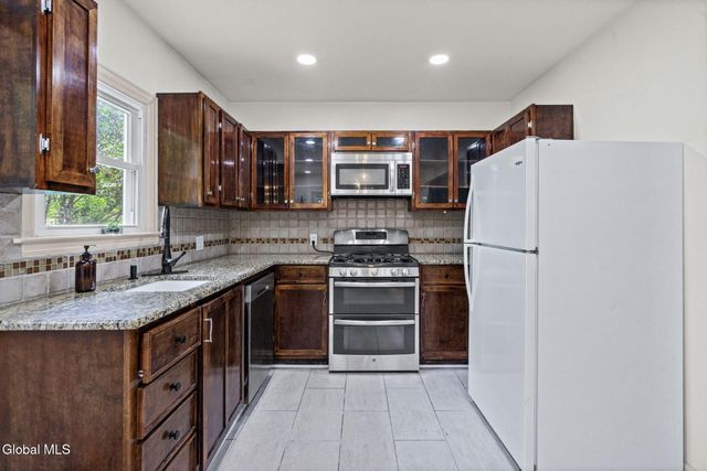 4 W Avenue B, North Greenbush, NY 12144