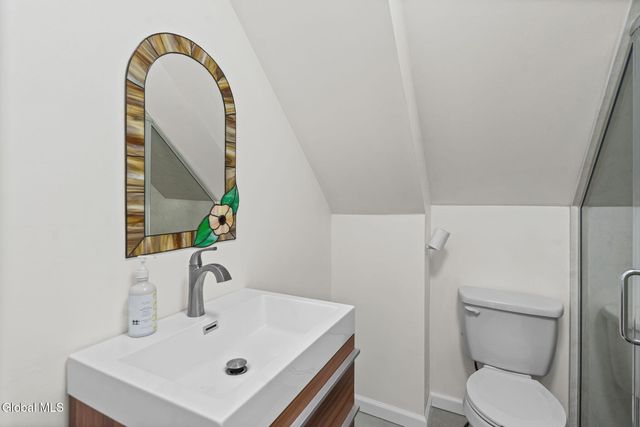4 W Avenue B, North Greenbush, NY 12144
