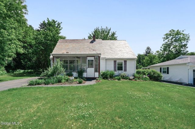 4 W Avenue B, North Greenbush, NY 12144