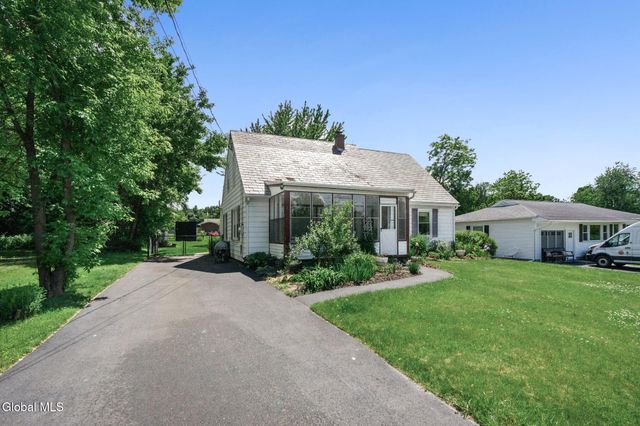 4 W Avenue B, North Greenbush, NY 12144