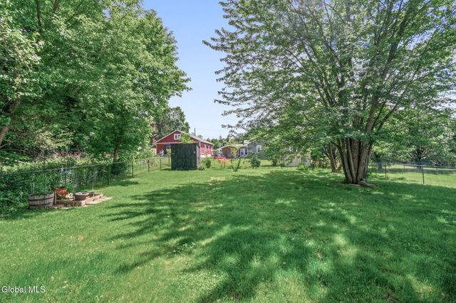 4 W Avenue B, North Greenbush, NY 12144