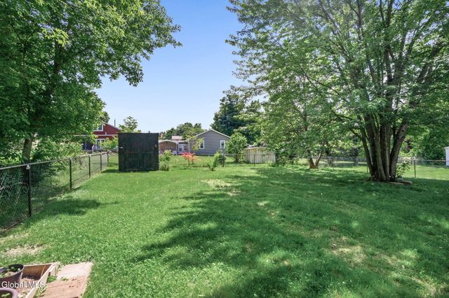4 W Avenue B, North Greenbush, NY 12144