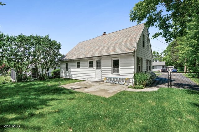 4 W Avenue B, North Greenbush, NY 12144