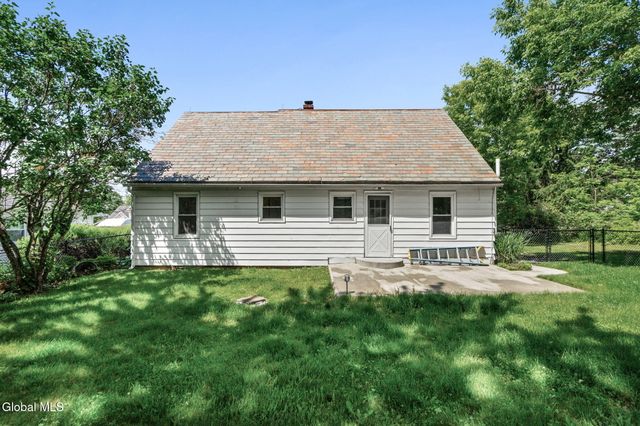 4 W Avenue B, North Greenbush, NY 12144