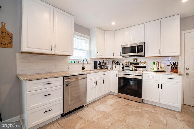 915 MULLEN AVE, Gibbstown, NJ 08027