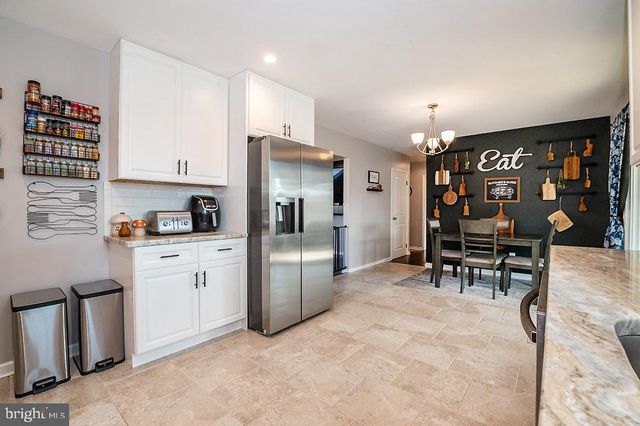 915 MULLEN AVE, Gibbstown, NJ 08027