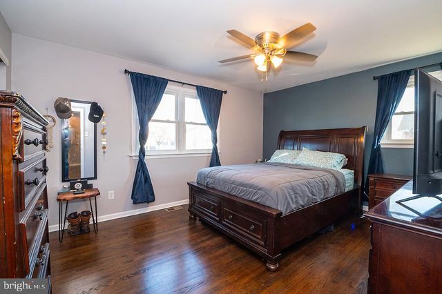 915 MULLEN AVE, Gibbstown, NJ 08027