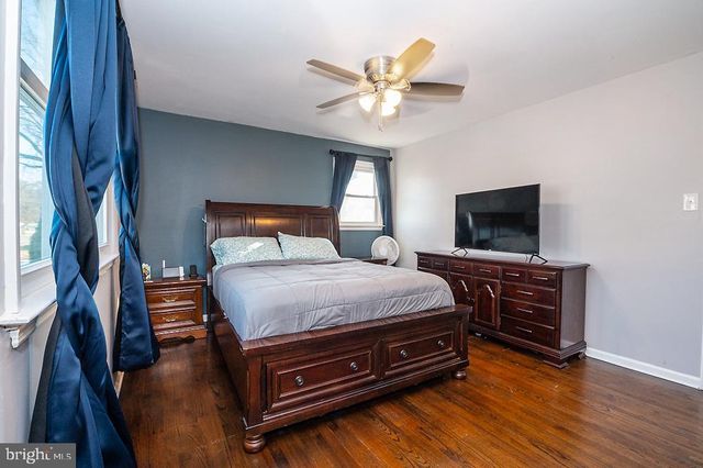 915 MULLEN AVE, Gibbstown, NJ 08027
