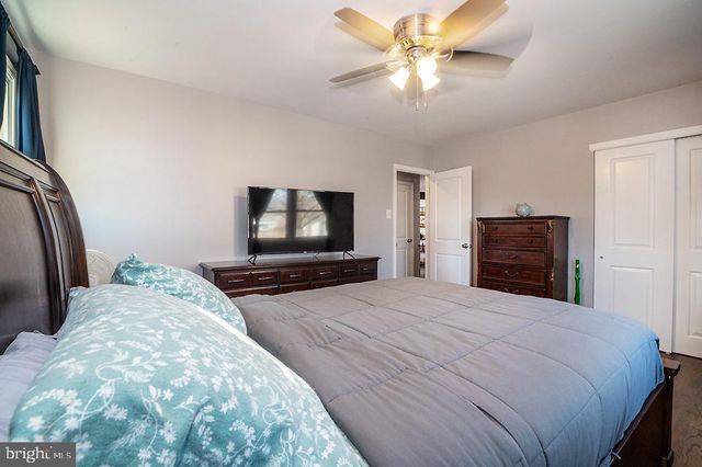 915 MULLEN AVE, Gibbstown, NJ 08027