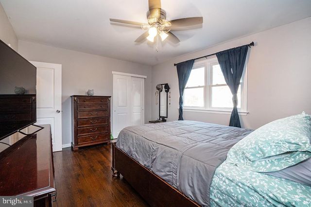 915 MULLEN AVE, Gibbstown, NJ 08027