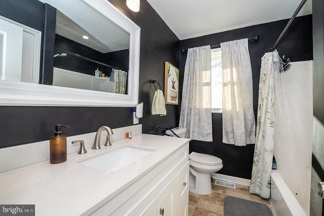 915 MULLEN AVE, Gibbstown, NJ 08027