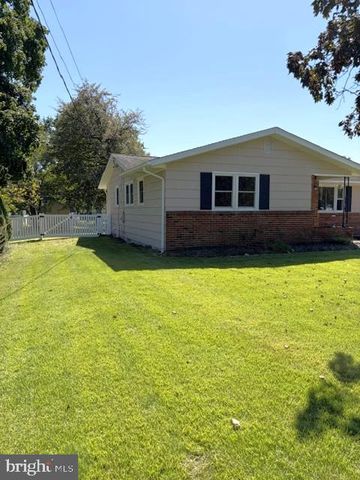 915 MULLEN AVE, Gibbstown, NJ 08027