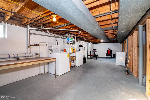915 MULLEN AVE, Gibbstown, NJ 08027